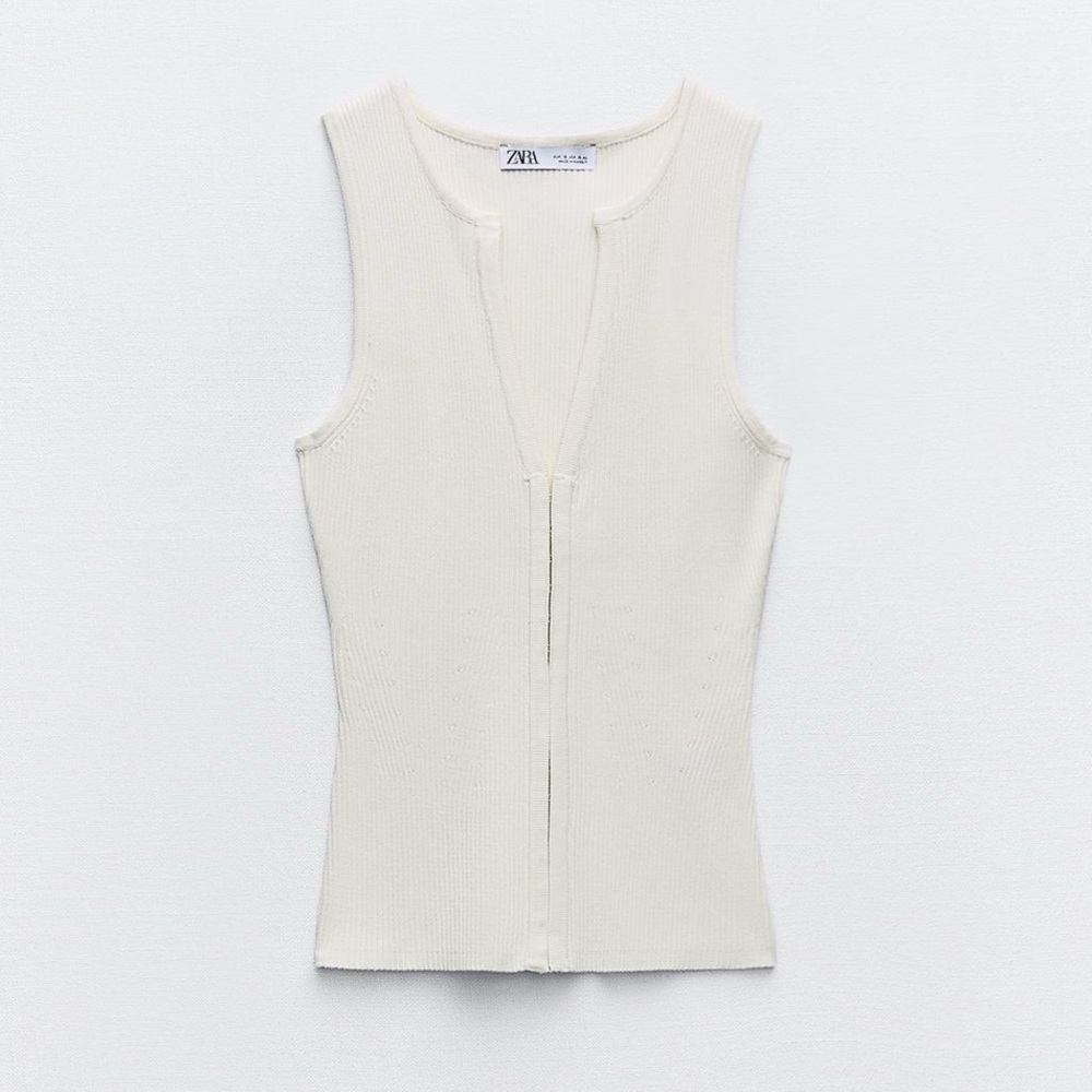 - Zara
- Small
- Fitted Knit Top